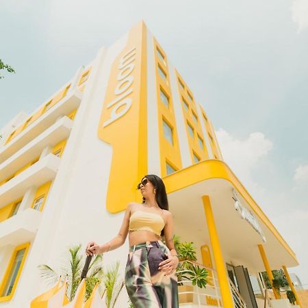 Bloom Hotel - Sector 62 Нойда Экстерьер фото