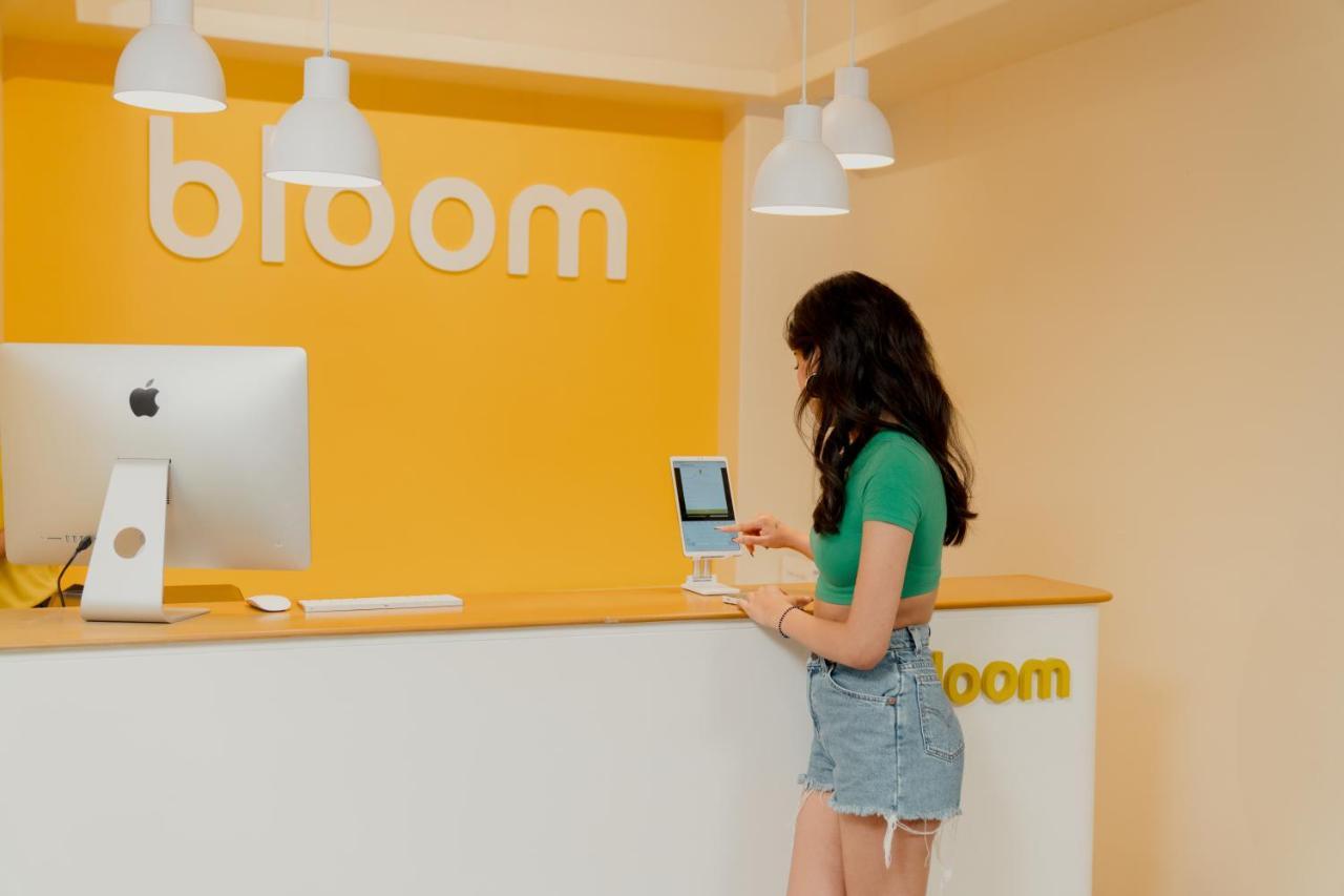 Bloom Hotel - Sector 62 Нойда Экстерьер фото
