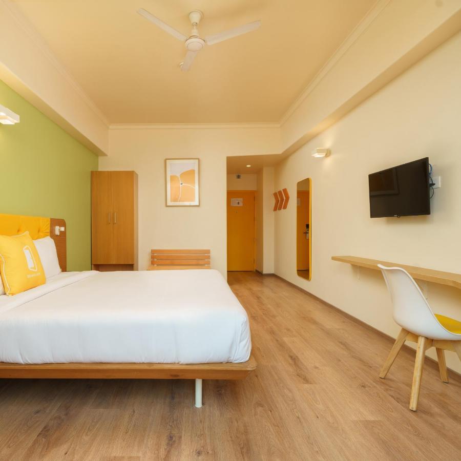 Bloom Hotel - Sector 62 Нойда Экстерьер фото